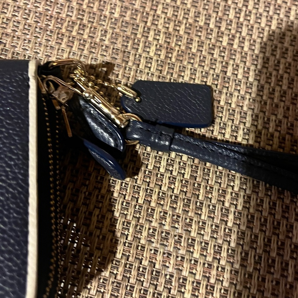Coach Dark Blue Leather Wristlet with White Trim - Picture 8 of 9